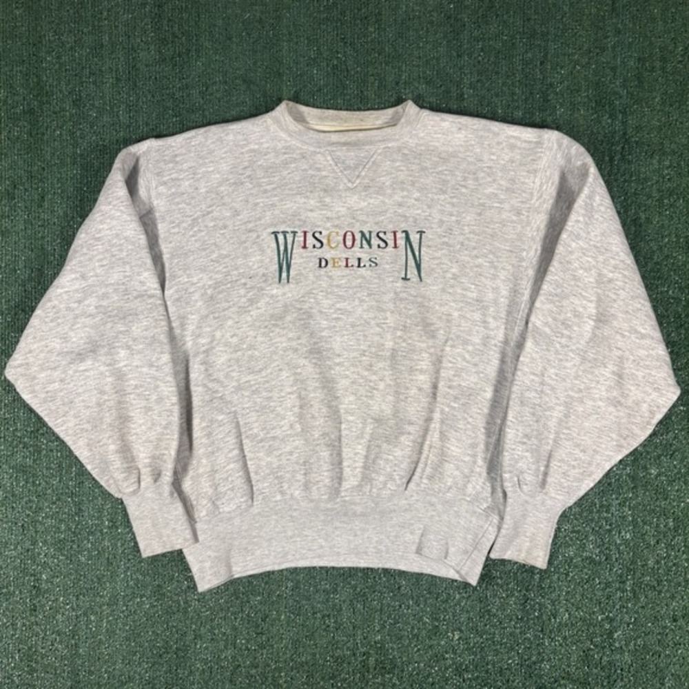 Sherry's‎ Best Sweatshirt Unisex Medium Gray Good Wisconsin Dells Embroidered